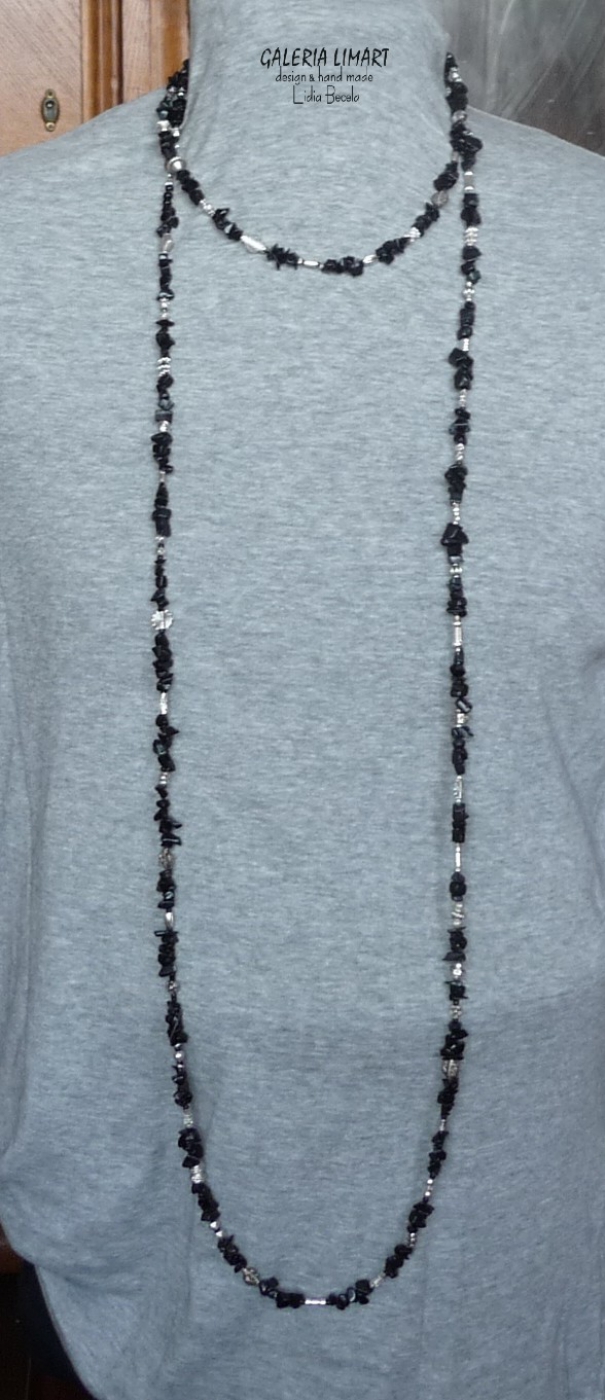Dłuuugi, ok. 170 cm (można nosić na wiele sposobów) naszyjnik z drobnych onyksów i elementów ozdobnych typu bali z tzw. srebra tybetańskiego